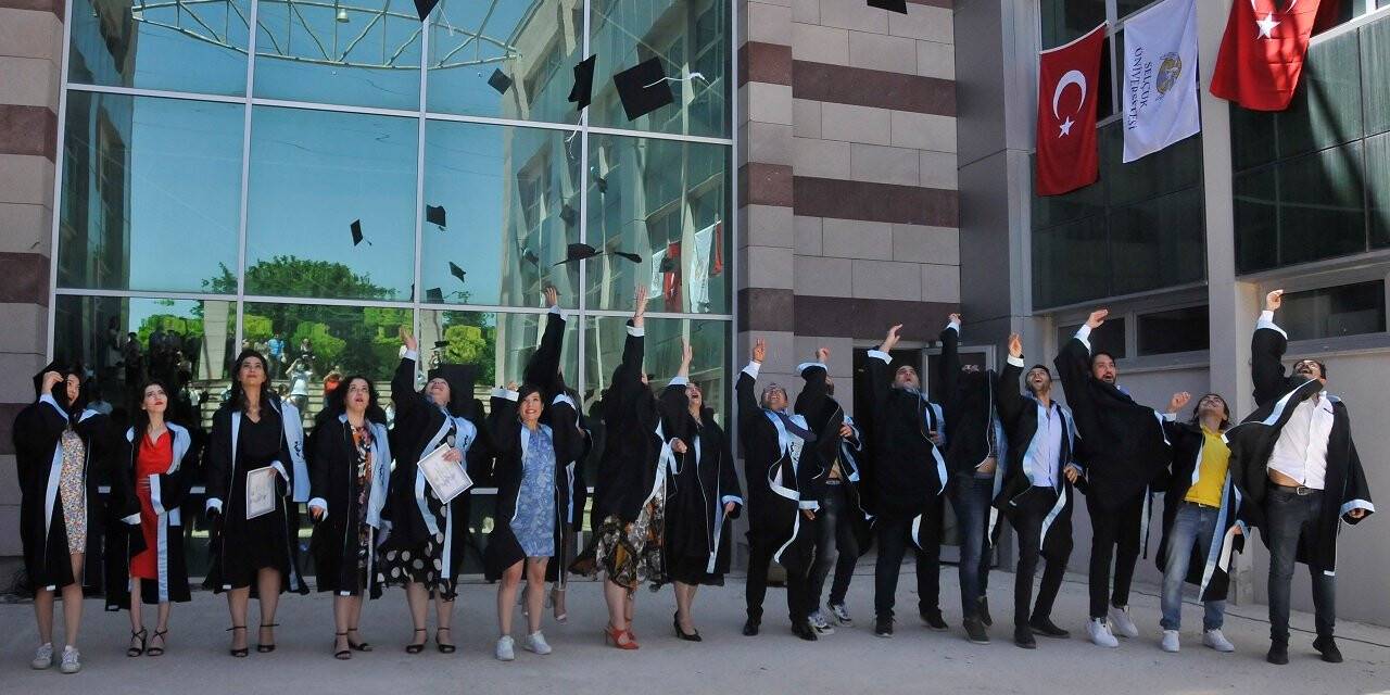 Selçuk Üniversitesinden 33 sanatçı mezun oldu