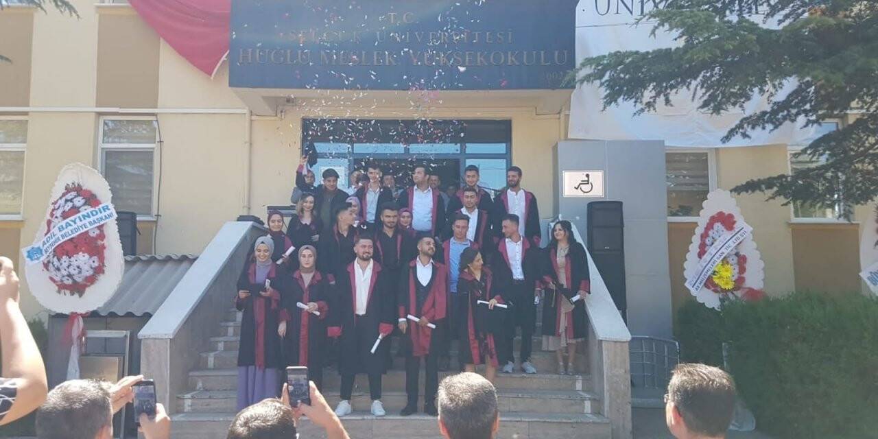 Huğlu Meslek Yüksekokulu’nda mezuniyet coşkusu