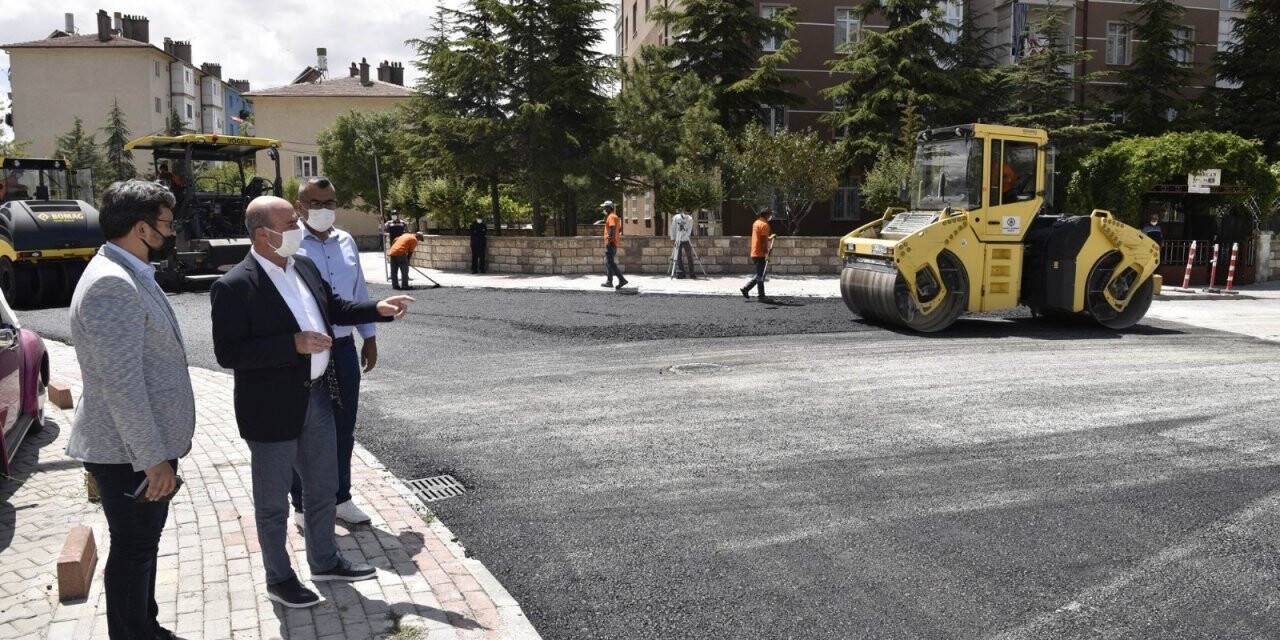 Selçuklu Belediyesi asfalt ve bordür çalışmalarını sürdürüyor