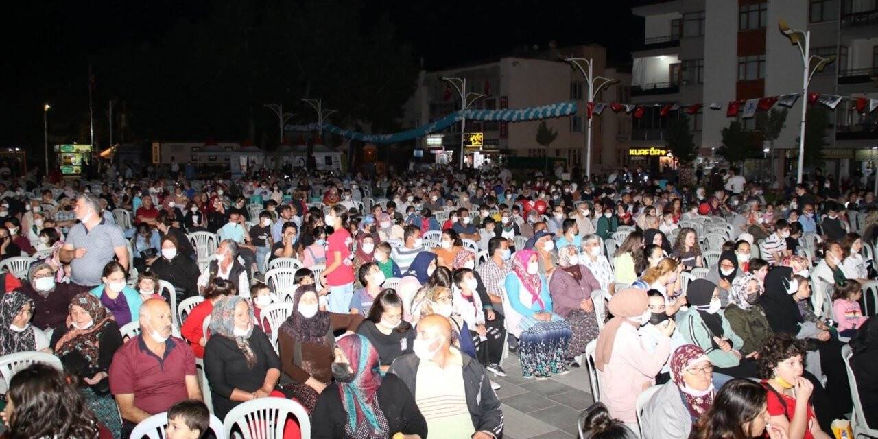 Nasreddin Hoca Şenliğinde açık hava sinemasına yoğun ilgi