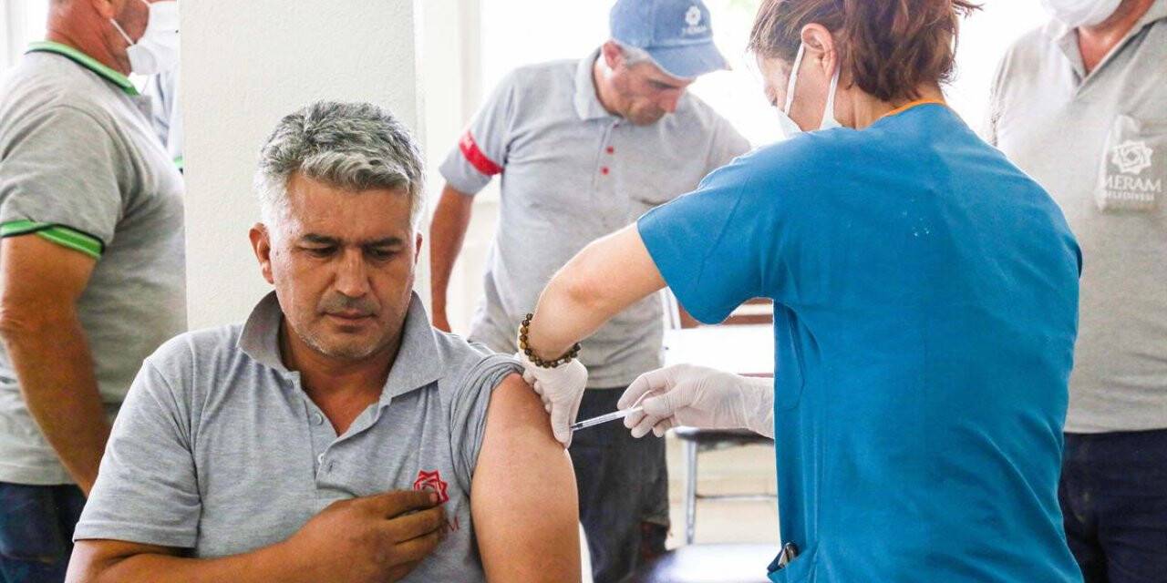 Meram Belediyesi personeli kovid-19 aşısı oluyor