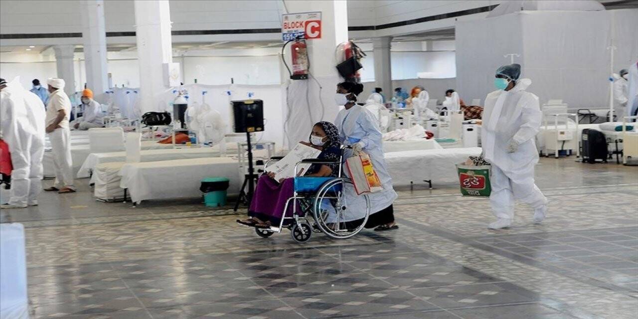 Hindistan'da Kovid-19 salgınında hasta sayısındaki düşüş sürüyor