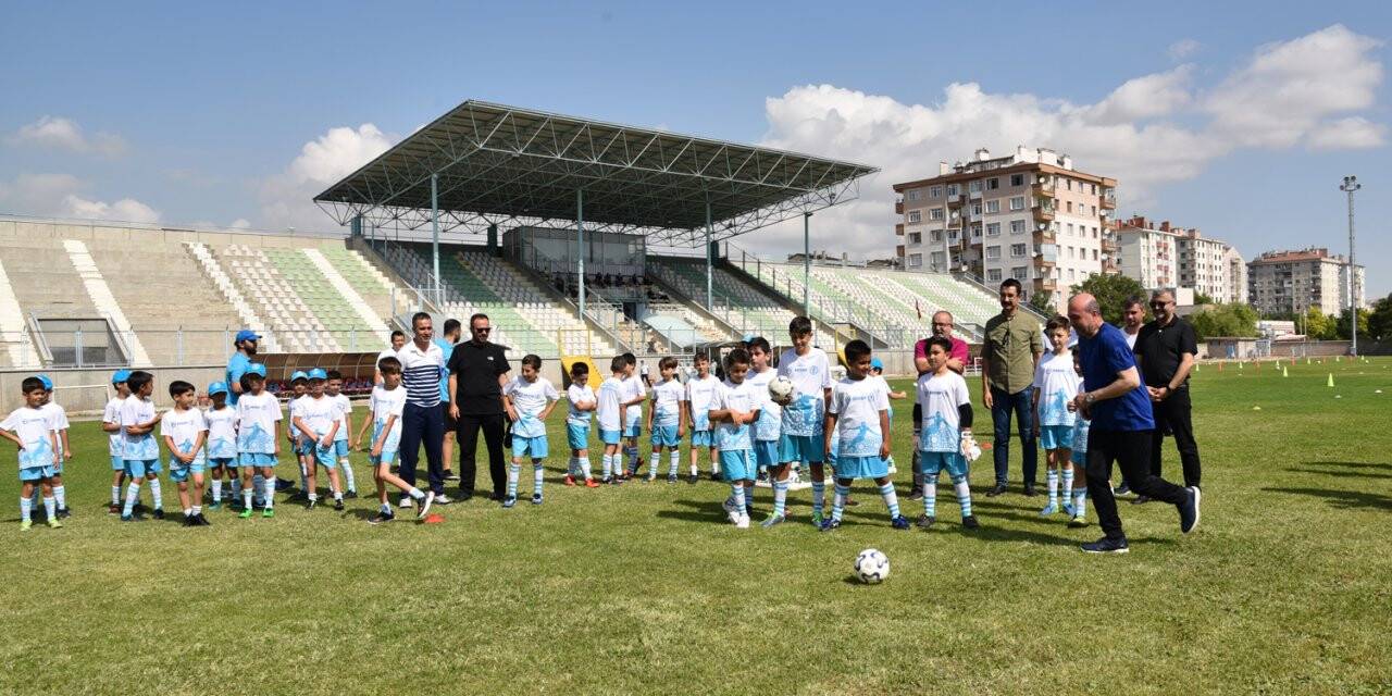 Başkan Pekyatırmacı'dan Yaz Spor Okullarına ziyaret