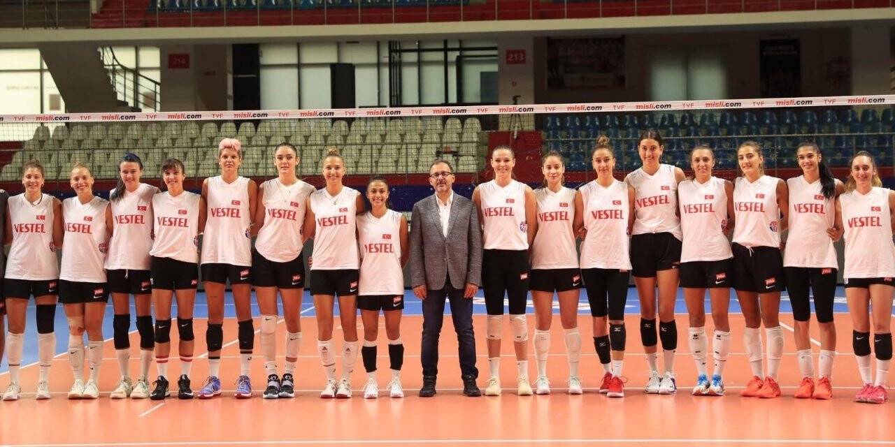 Bakan Kasapoğlu’ndan olimpik sporculara kamp ziyareti