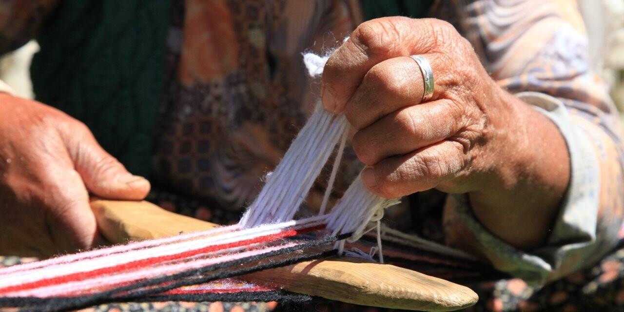 Antalya’da Yörükler kolan dokuma ve kirmen eğirme kültürünü yaşatıyor