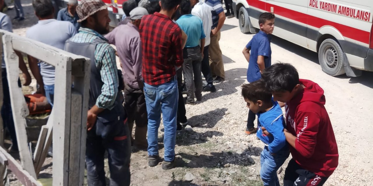 Konya'da iki motosiklet otomobile çarptı: 5 yaralı