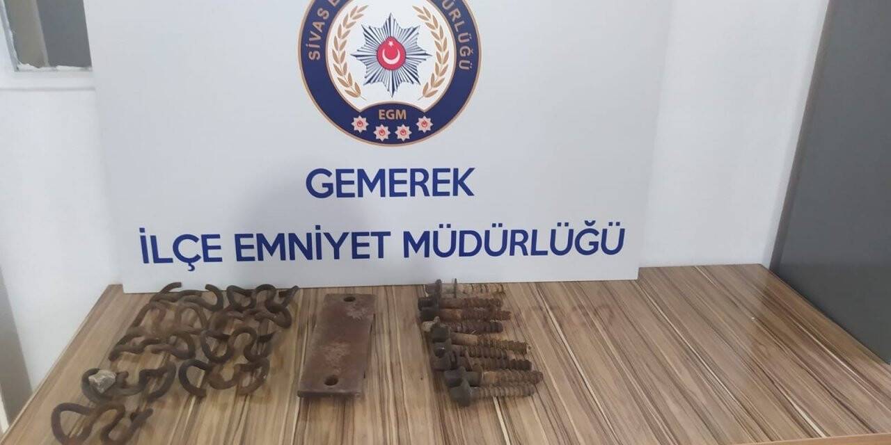 Tren raylarının vidalarını çaldı