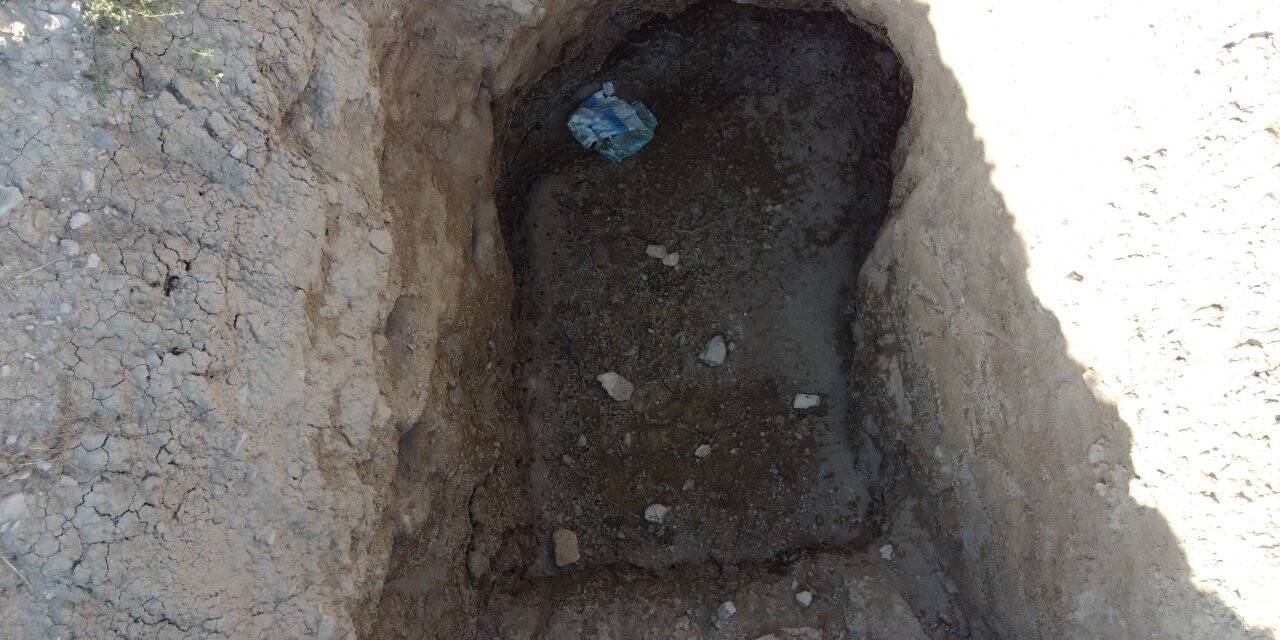 Düden Gölü'nde defineciler çukur kazmış