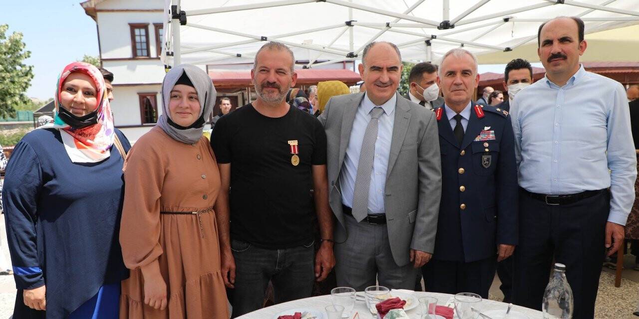 Konya protokolü şehit aileleri ve gazilerle bir araya geldi