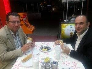 Doç. Dr. Mehmet Fidan ile Murat Pekergin’in midye dolma sevdası