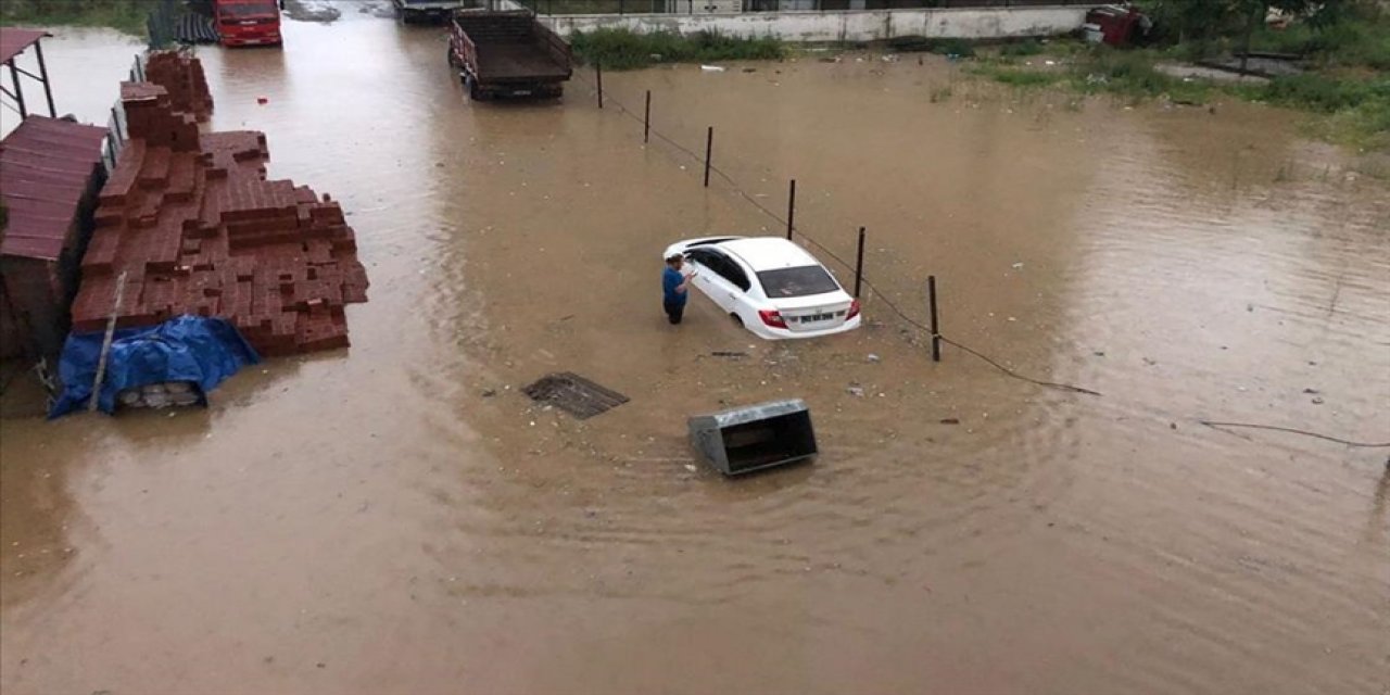 Bakanlar Kurum, Soylu ve Karaismailoğlu Rize'de yaşanan sel nedeniyle bölgeye gidiyor