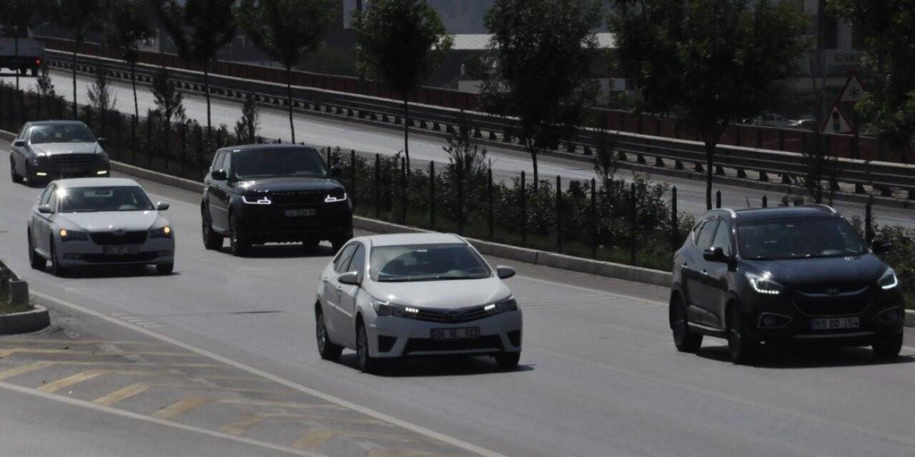 Tatilciler bayram tatili için yola erken düştü