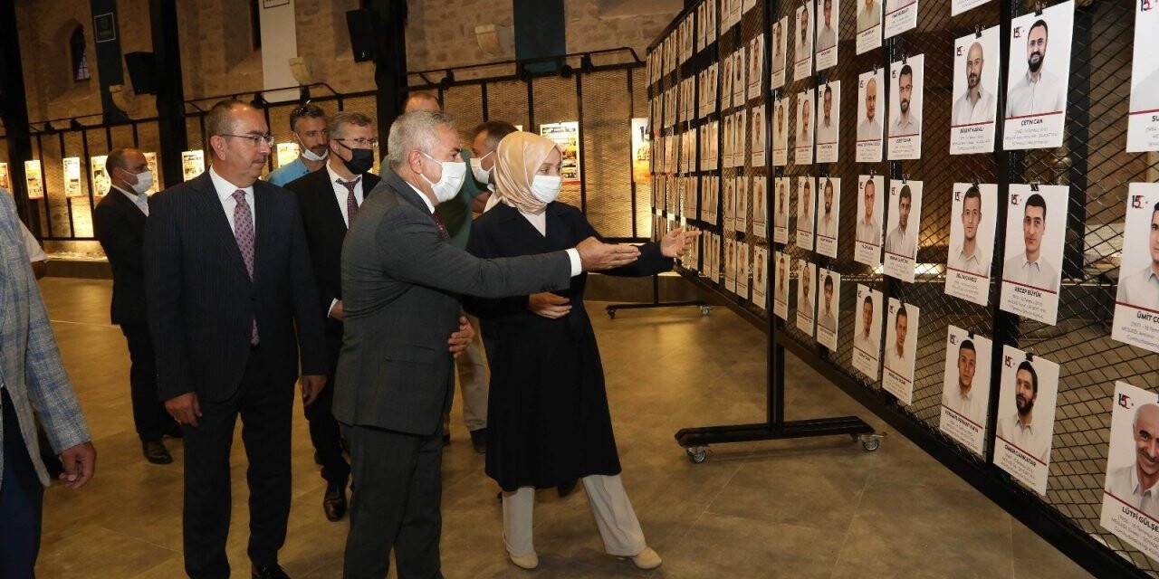 Meram’da 15 Temmuz Destanı’nın gazete manşetleri sergilendi