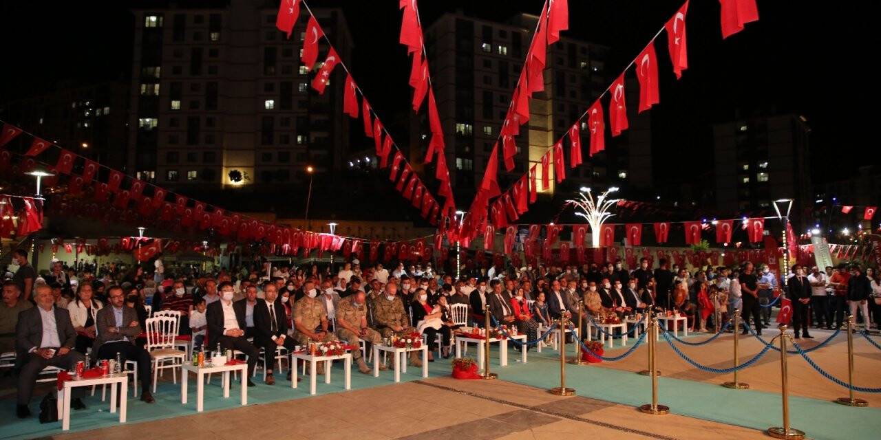 Şırnak’ta demokrasi nöbetine binlerce kişi katıldı
