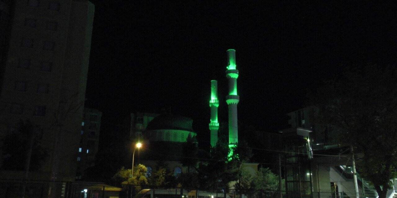 Tüm yurtta camilerden sela okundu