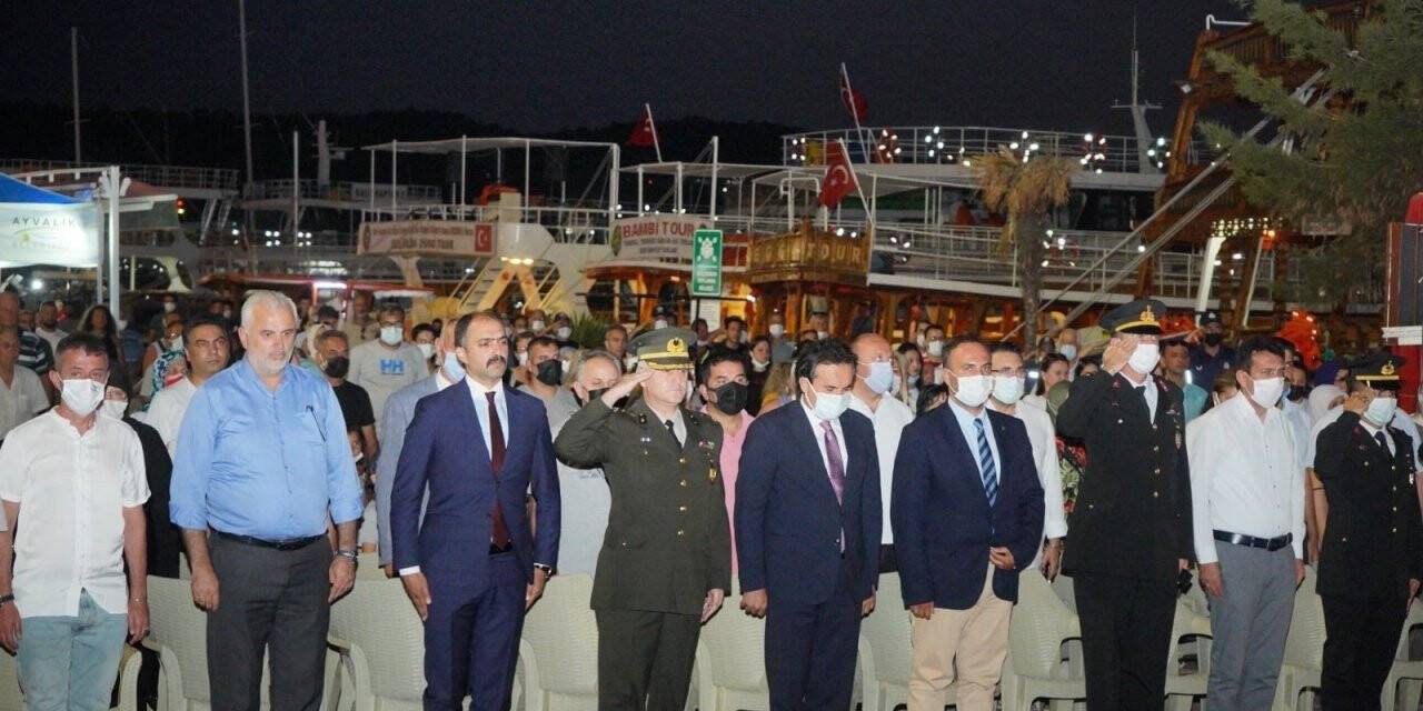 Ayvalık’ta 15 Temmuz Demokrasi ve Milli Birlik Günü’nün 5. yıldönümü birlik ve beraberlik coşkuyla anıldı