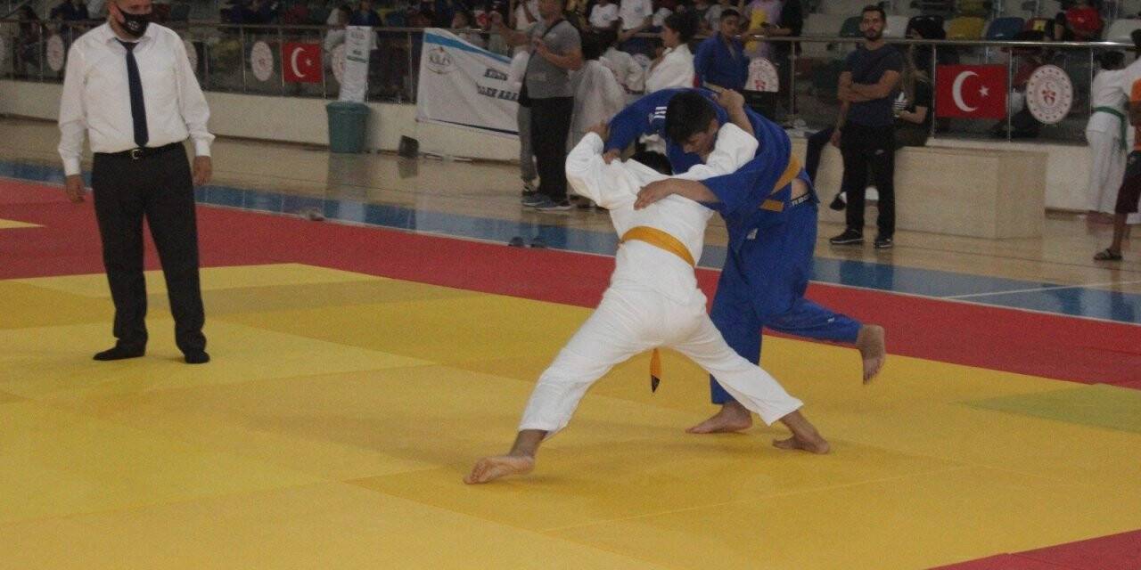 Yıldızlar Judo turnuvasında Konyalı sporculardan başarılı sonuçlar