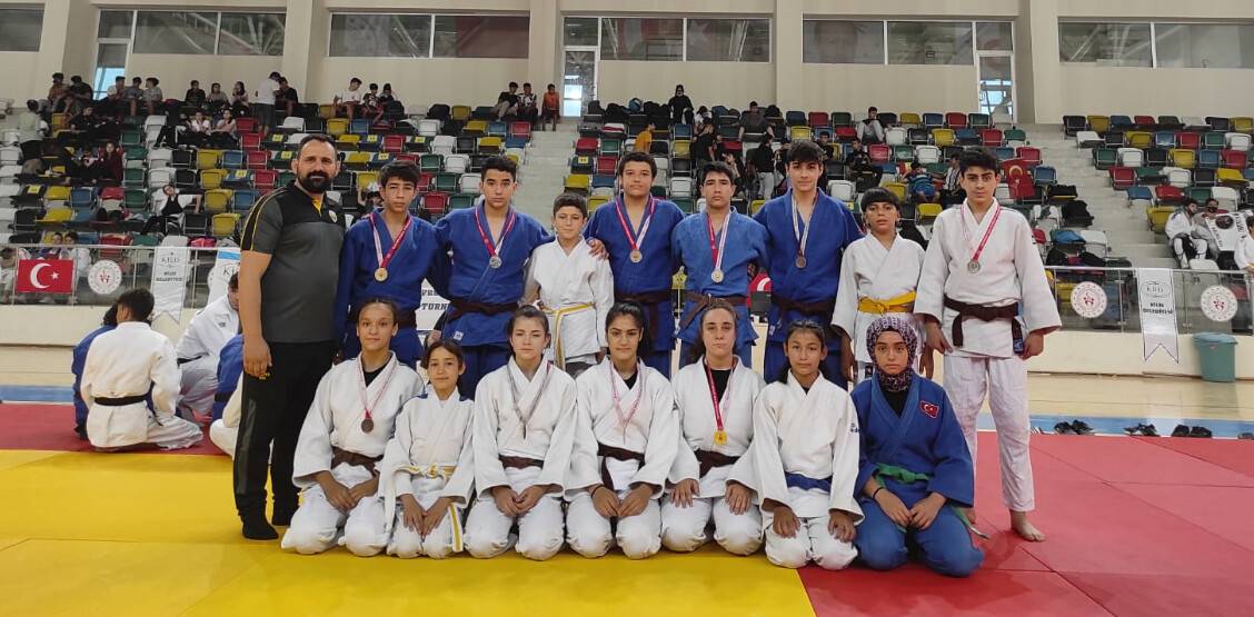 Konya Büyükşehir Belediyesporlu Judoculardan 11 derece