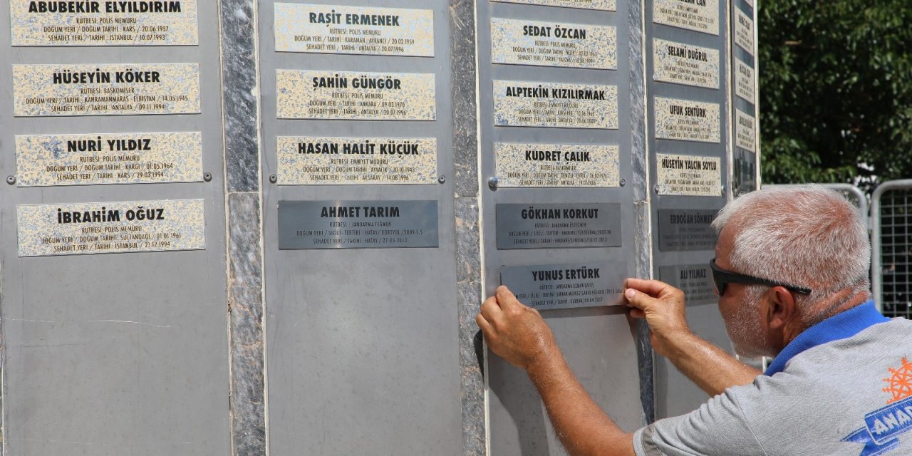 Şehitler Anıtı’nda eksik olan 30 Şehidin isim levhası eklendi