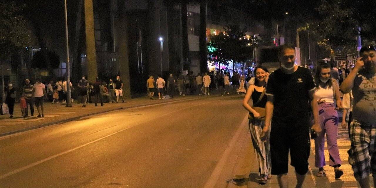 Bayram alışverişi yoğunluğu akşama kadar devam etti