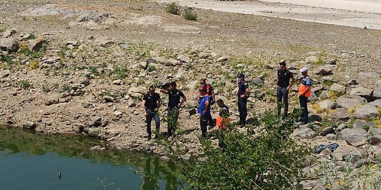 Öğretmenin cansız bedeni gölette bulundu