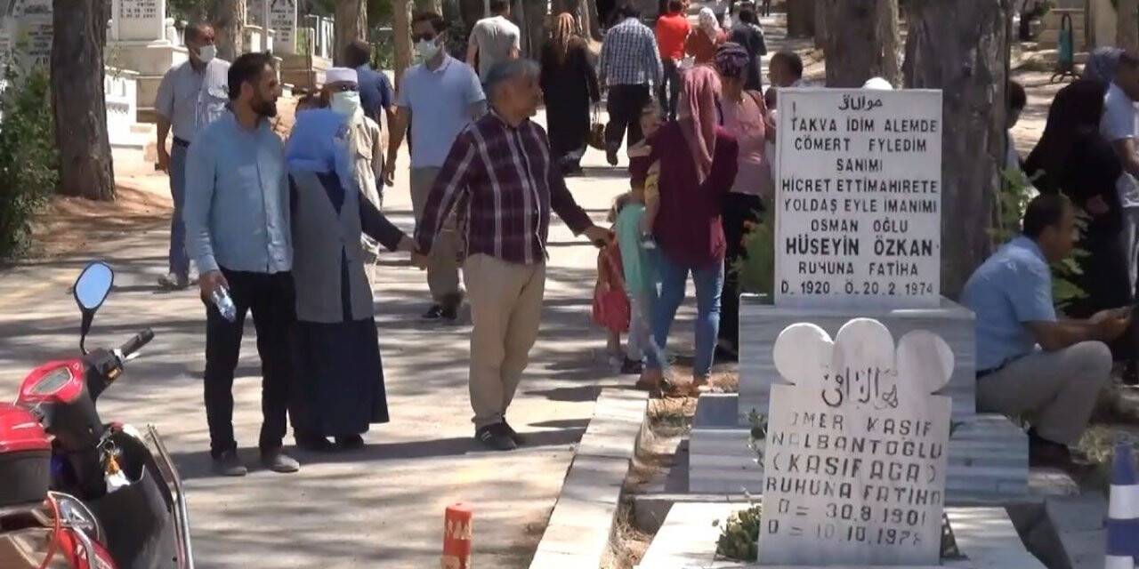 Mezarlıklarda bayram ziyareti yoğunluğu