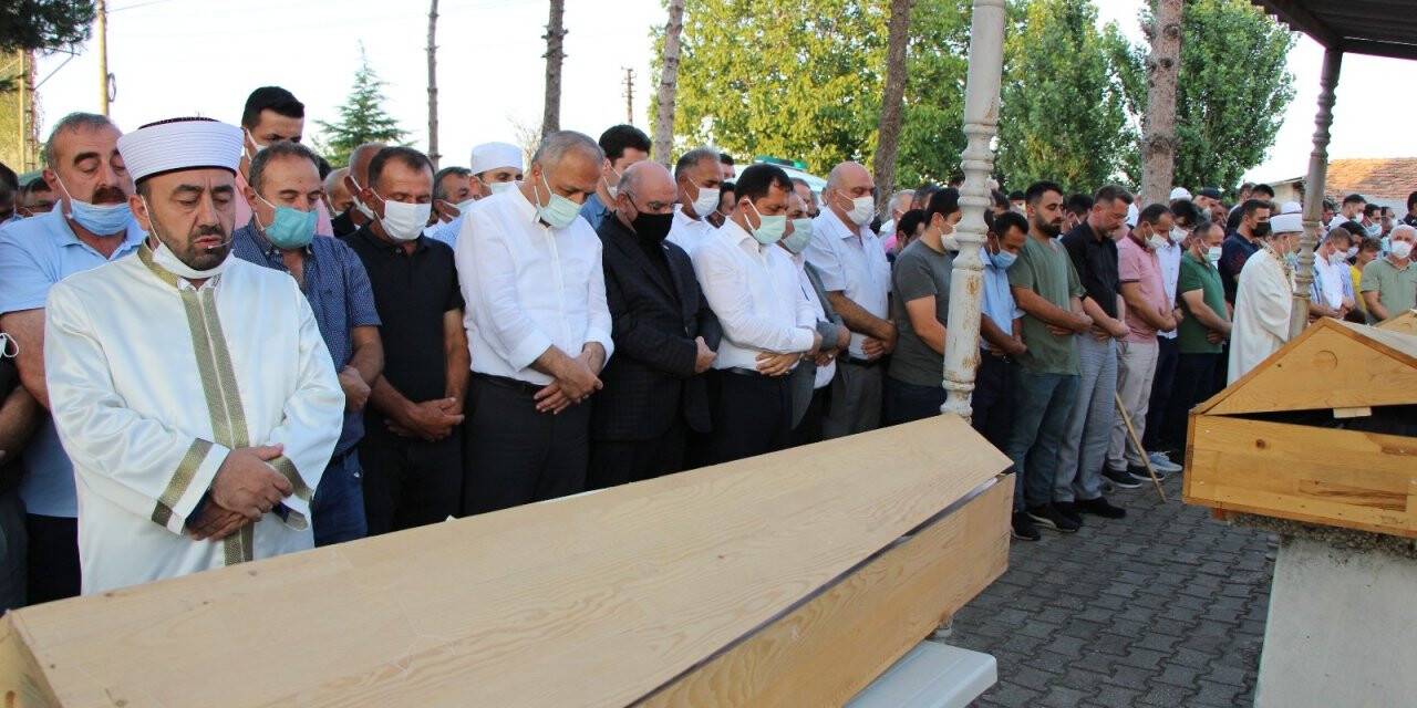 Barajda boğulan 5 kişi defnedildi