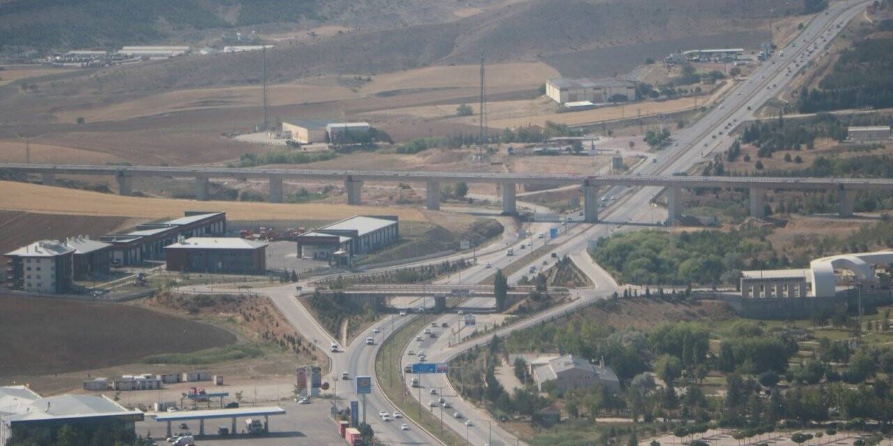 43 ilin geçiş noktası helikopterle havadan denetlendi: Bayramın ilk gününde yollar sakin