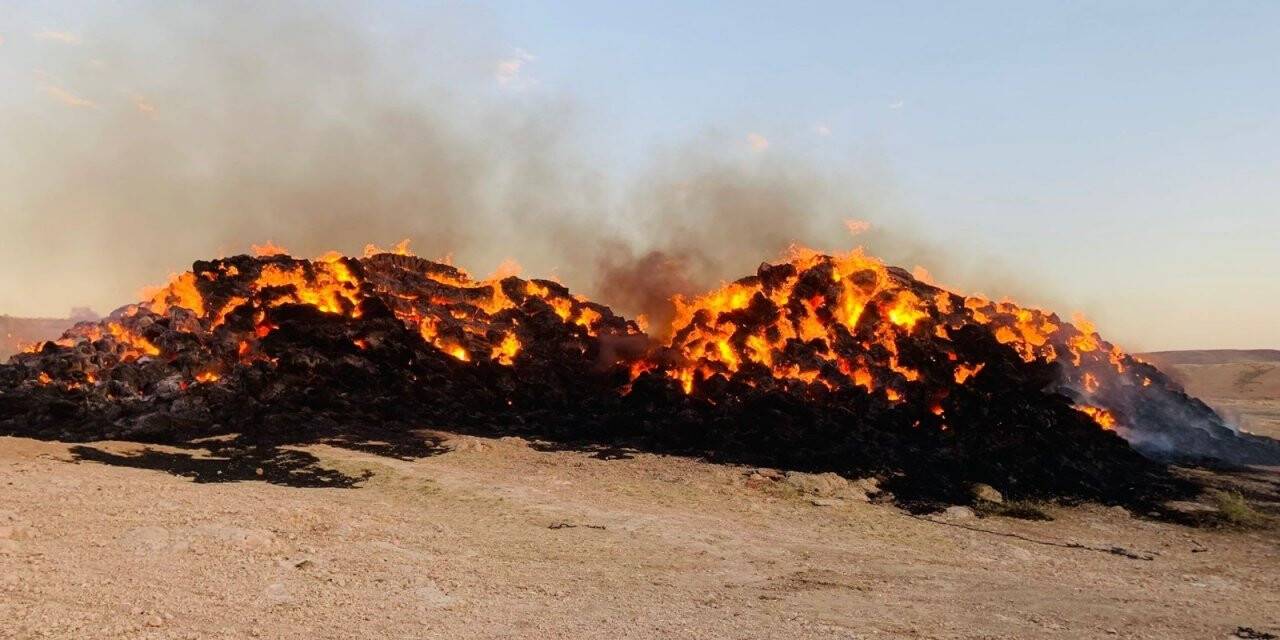 5 bin balya saman yanarak kül oldu