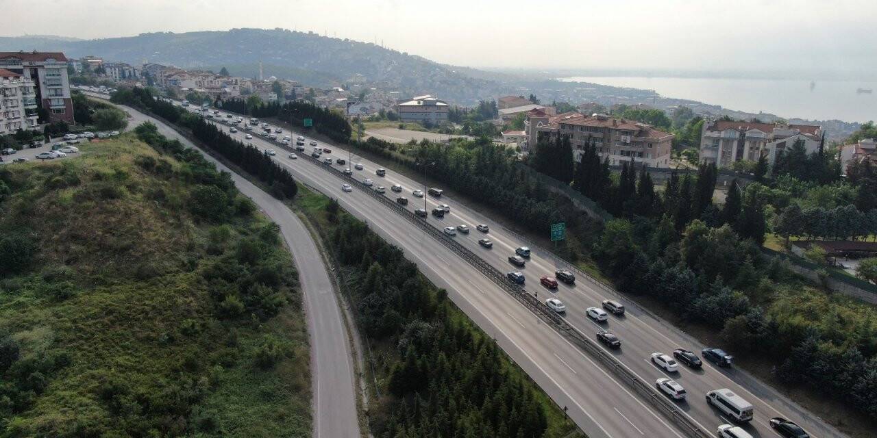 Bayramın ikinci günü yola çıkanlar TEM’i kilitledi