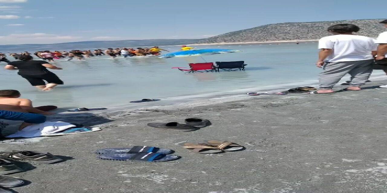 Serinlemek için Salda Gölü’ne giren genç boğuldu