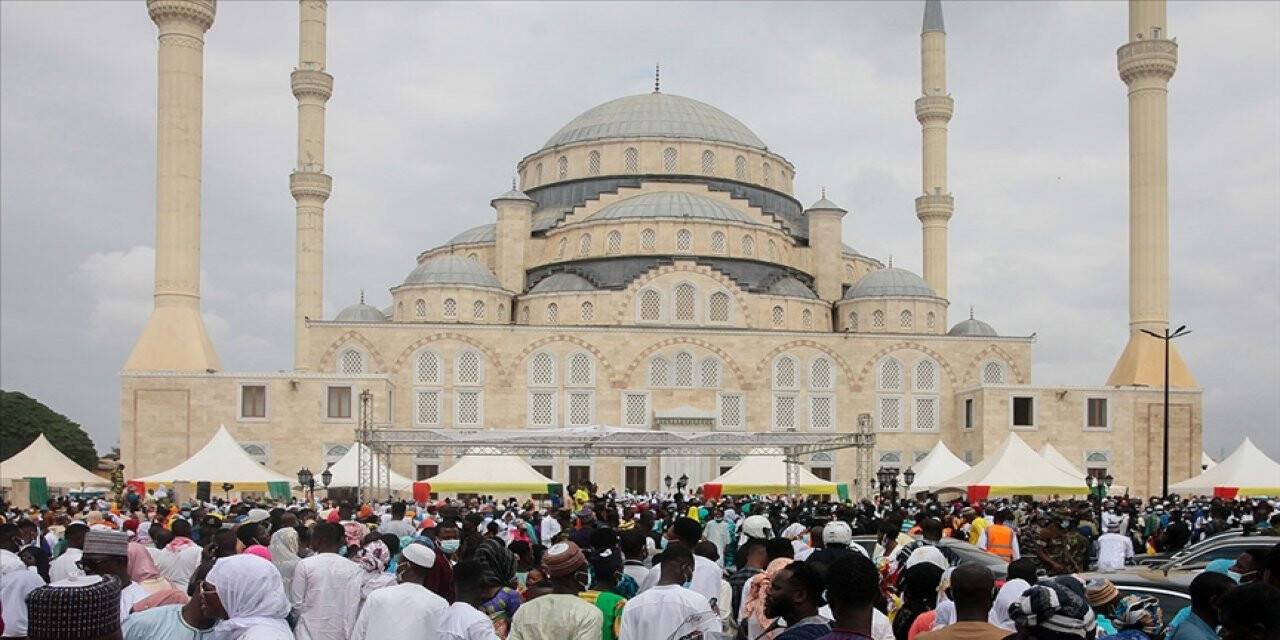 Akra'da açılan Gana Milli Cami ve Külliyesi, Osmanlı mimarisiyle dikkati çekiyor