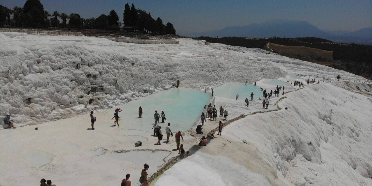 Beyaz cennet bayramda hınca hınç dolu