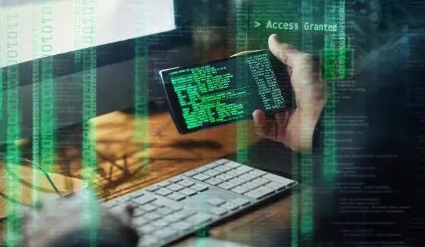 Skandal büyüyor: Macron, numarasını değiştirdi!