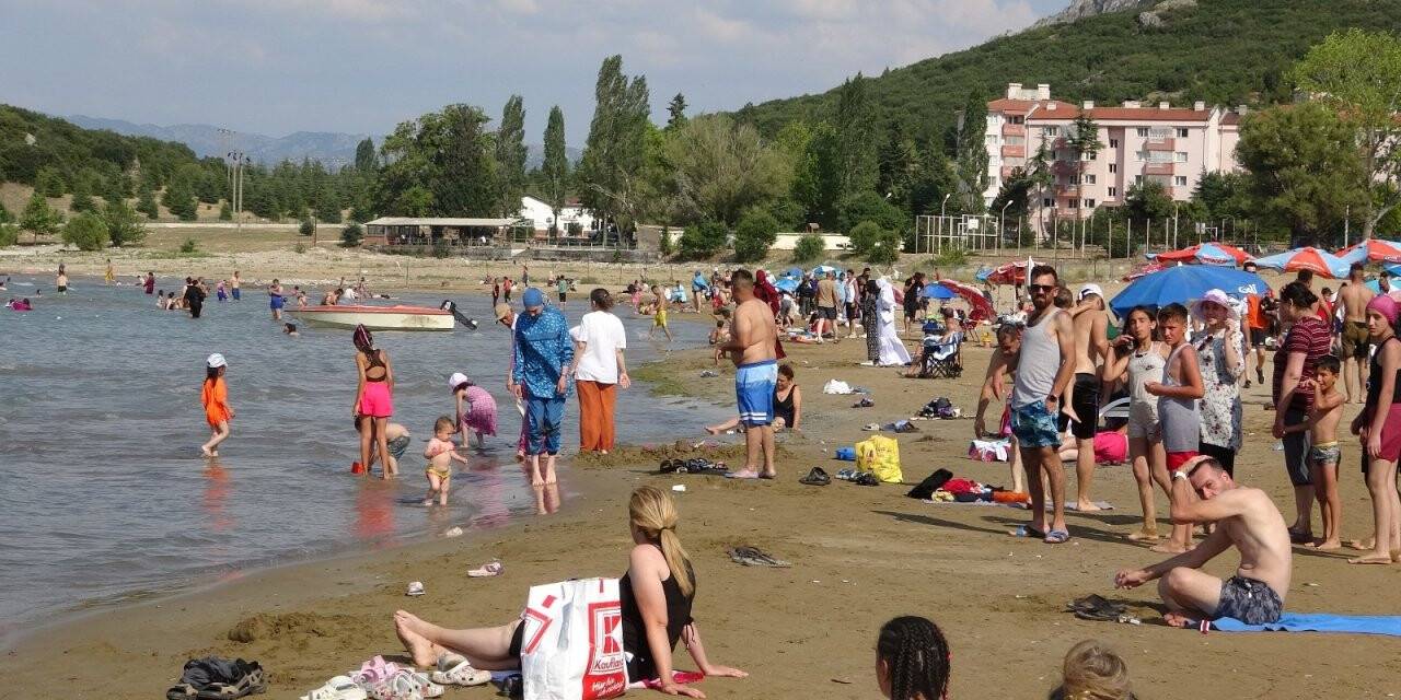 Yedi renkli Eğirdir Gölü’nde bayram tatili yoğunluğu