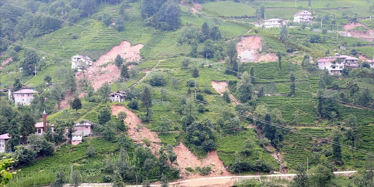 Enerji ve Tabii Kaynaklar Bakanlığı: Artvin ve Rize'de sel nedeniyle enerjisi kesilen abone sayısı 694'e düşürüldü