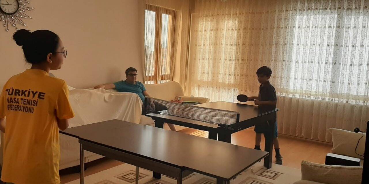 Müsabakalara evde yemek masasında hazırlandı