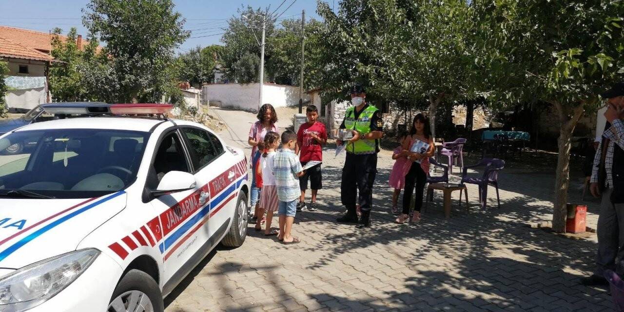 Jandarma ekiplerinden sürücülere bayram ikramı