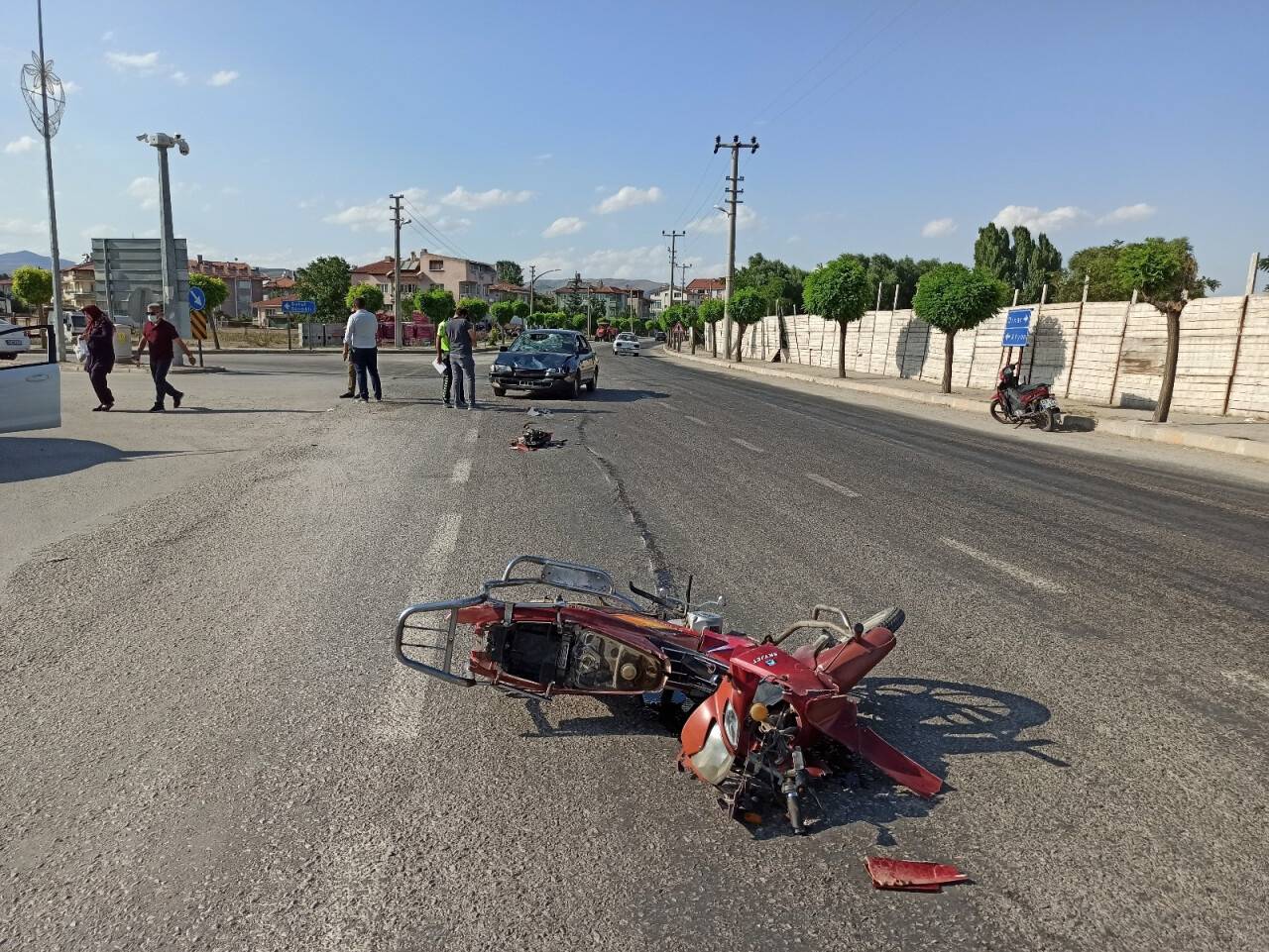 Otomobil ile motosiklet çarpıştı, 1 kişi yaralandı