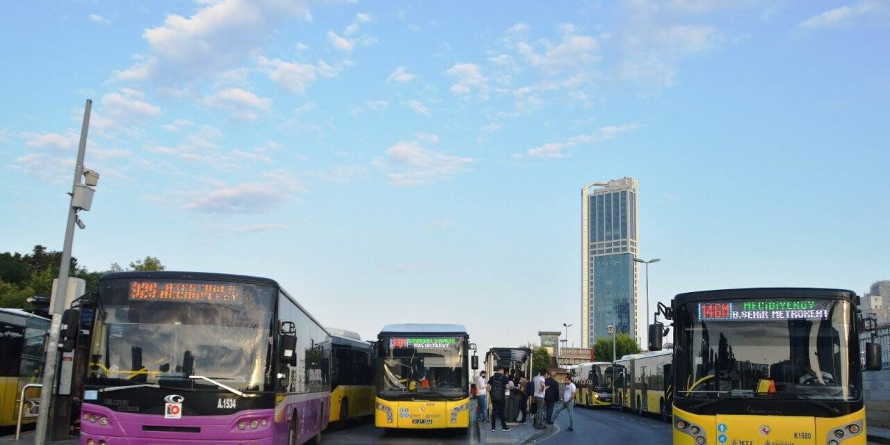 Bayram bitti mesai başladı, Megakent trafikle güne uyandı