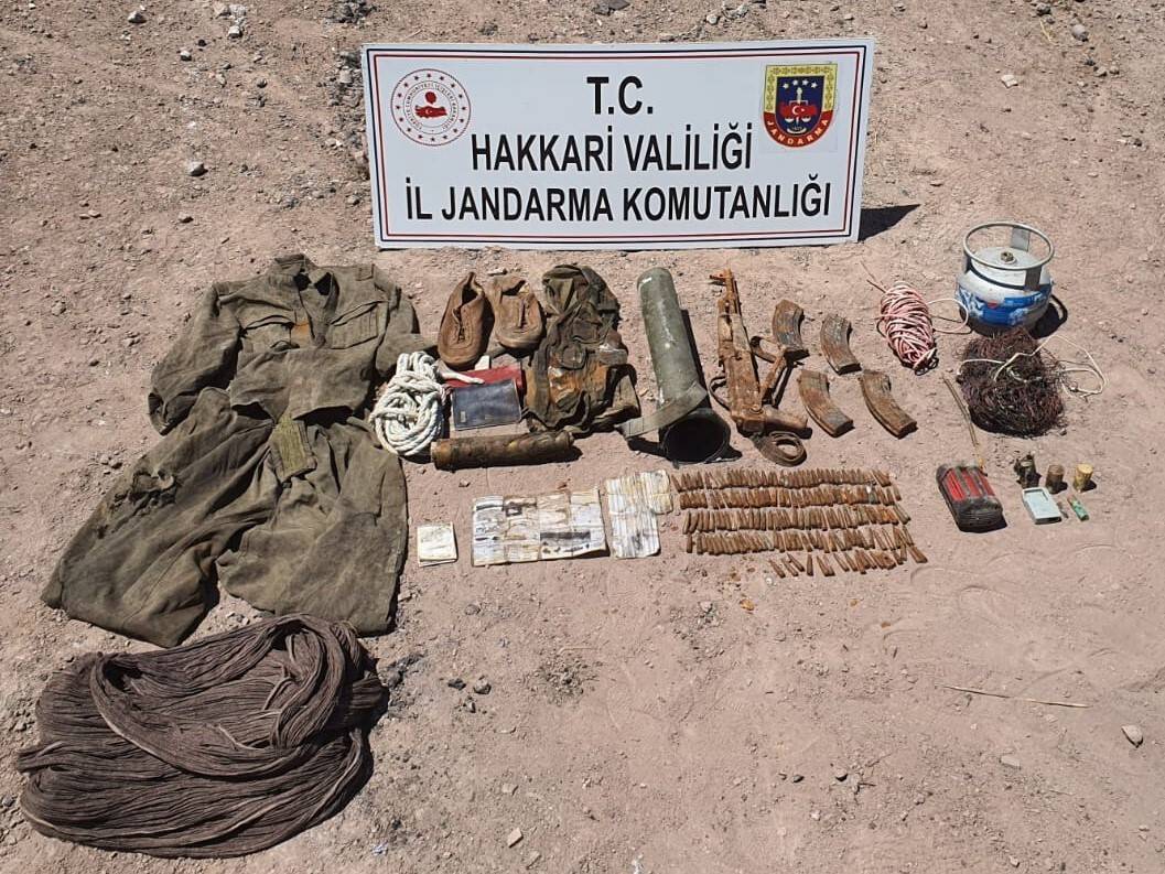 PKK'lı teröristlere ait silah ve mühimmat ele geçirildi