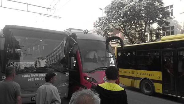 Tramvay ile otobüs birbirine girdi
