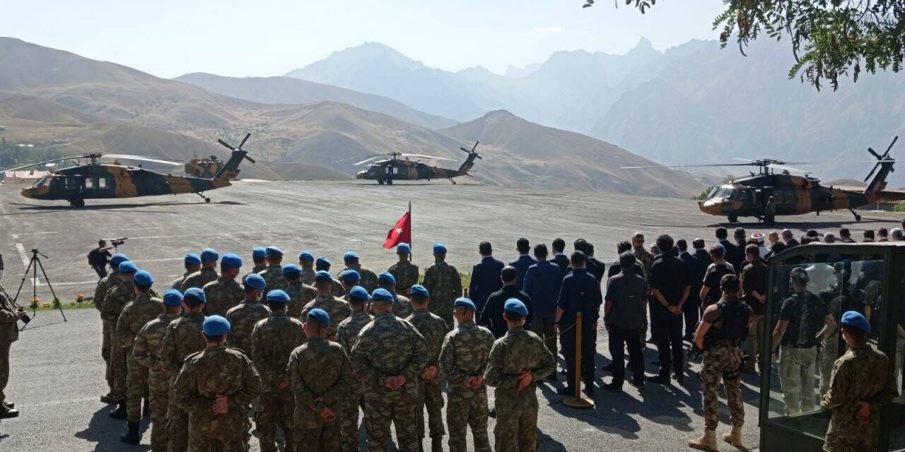 Şehit askerler için uğurlama töreni