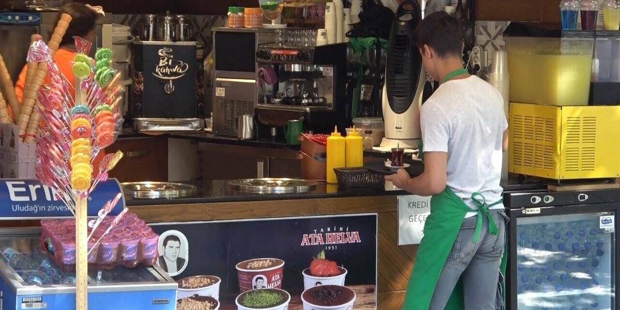 Bebeğini dondurmacıda unuttu, yarım saat sonra aramaya geldi