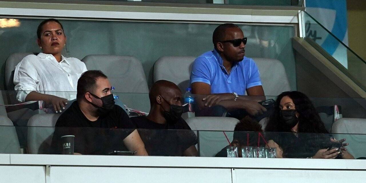 Atiba Hutchinson tribünde