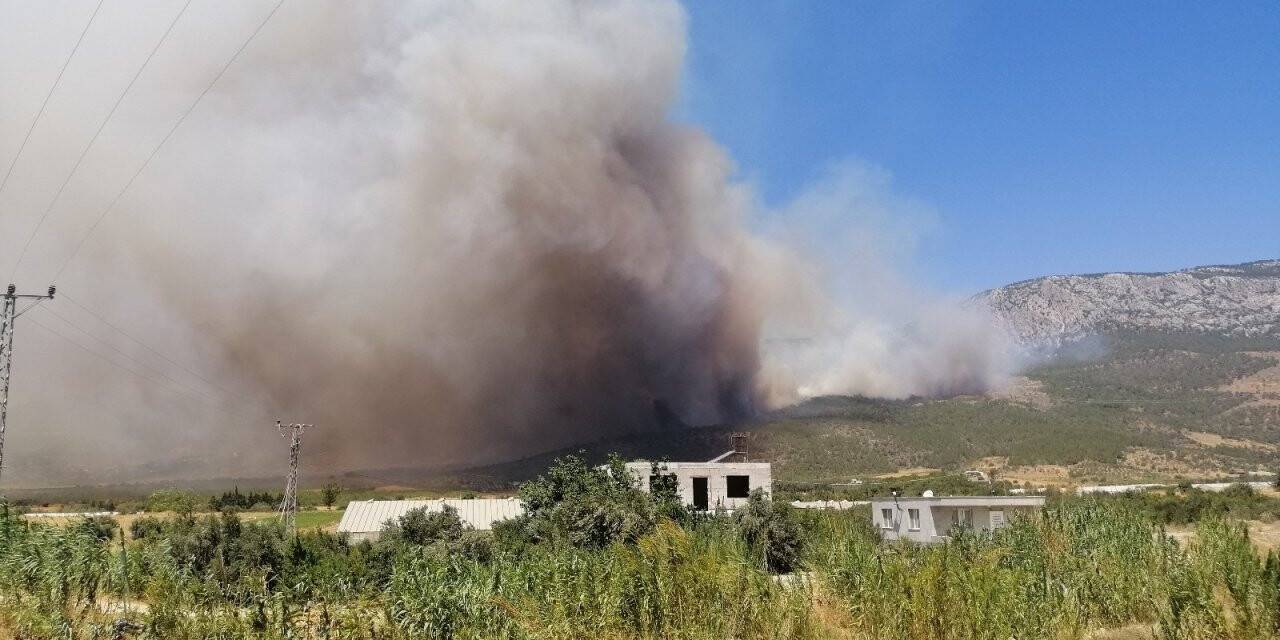 Silifke’deki orman yangını büyüyor