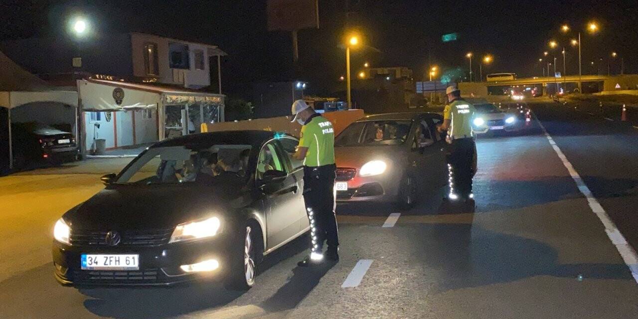 Kilometrelerce araç kullanan sürücüleri polis dinlendirdi