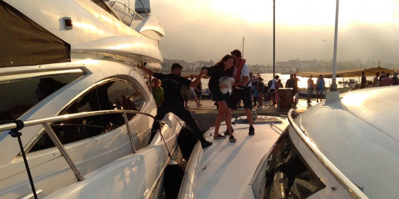 Yangından etkilenen mahallelerde tahliye işlemi sürüyor