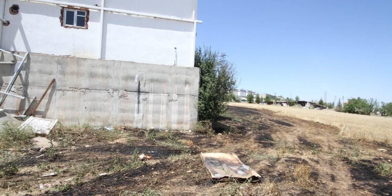 Konya'da ekili alanda çıkan yangın silah fabrikasına sıçramadan söndürüldü