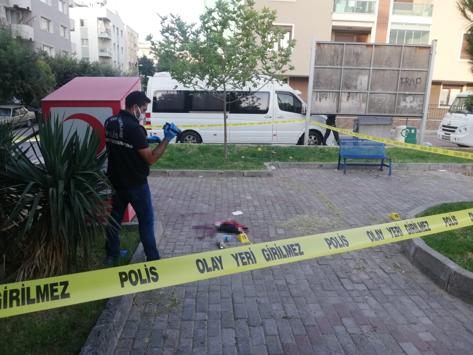 İzmir’de parkı kana buladılar: 1 ölü, 3 yaralı